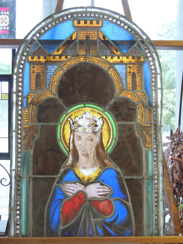 vitrail de la vierge avant rénovation, église de Prades